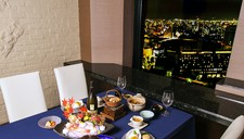 北海道を始め、全国から旬の食材を取り寄せコース料理に仕立てます。