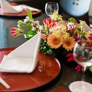 すべての料理が自信を持っておすすめできるメニューです。北海道はもとより全国から仕入れた美味・珍味・銘酒を楽しんでいただくべく、お決まりのメニューだけではなく多くのご要望にお応えしてまいります。