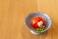 “寿司店でも野菜をうまく取り入れられないか”と、考案されたメニュー。フルーツトマトを中心に、道産の野菜を散りばめた鮮やかなサラダ。山わさびの風味が程よいアクセントを効かせています。