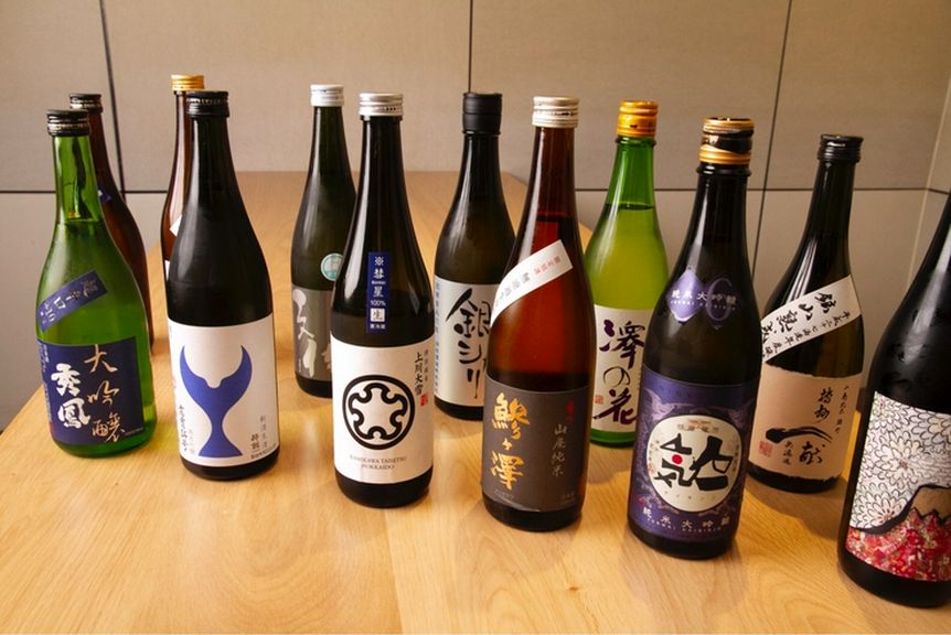 日本酒は常時15種以上ご用意。※保存状態にも細心の注意を払いご用意しております。