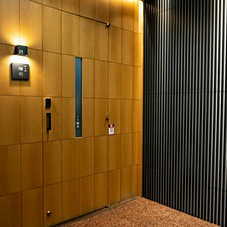 入り口から幕を開ける、非日常的なひととき