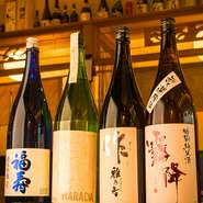 日本酒は、季節限定のお酒も含め充実なラインナップ。どれにしようか迷った時は、スタッフに声をかけてみてください。思いがけない隠し酒を紹介してもらえるかも。日本酒初心者の方も、気軽に満喫できます。