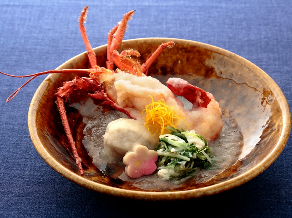 旨味をぎゅっと凝縮『焚合（イセエビの揚げ出し 蕪のみぞれ）』