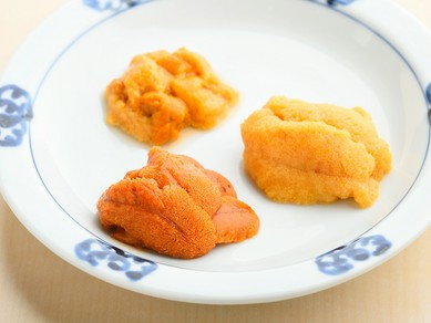 うに本来の風味や濃厚な味わいをまっすぐに感じられる『塩水うに三種』