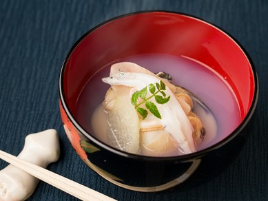 魚介出汁が上品な口当たりを生む『お吸い物』