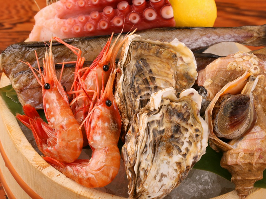 元寿司職人の目利きが光る新鮮な魚介	