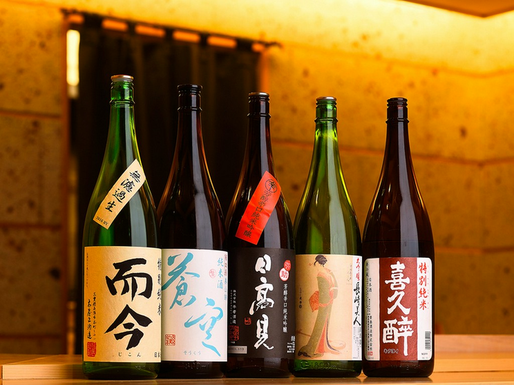 季節に合わせて厳選される、美味しい日本酒がラインナップ