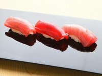 味わいの異なるマグロを食べ比べ『大トロ　赤身　中トロ』