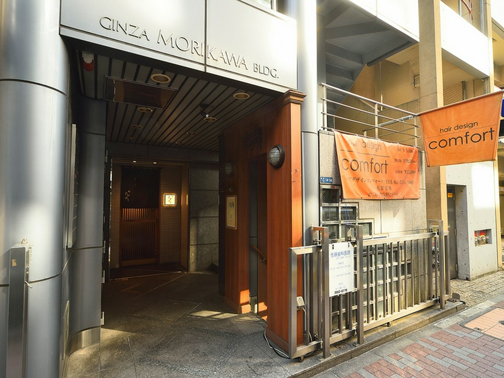 銀座一丁目駅から徒歩5分。吉電ビルの1Fにある銘店