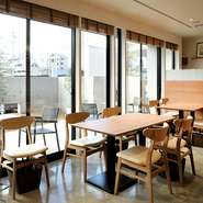東京で「リストランテ サバティーニ六本木」といえばイタリアンレストランの名店。そこで総料理長を25年勤めたシェフによる美味しい料理を味わえます。これだけで、特別な時間にワクワクせずにはいられません。