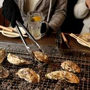 ゆっくり落ち着いて、気の合う友達と牡蠣を楽しむ、というのをおすすめしています。火を前にすると、不思議と心が和みます。牡蠣を食べ終わってから、ゆったり日本酒を傾けてみてはどうでしょう。