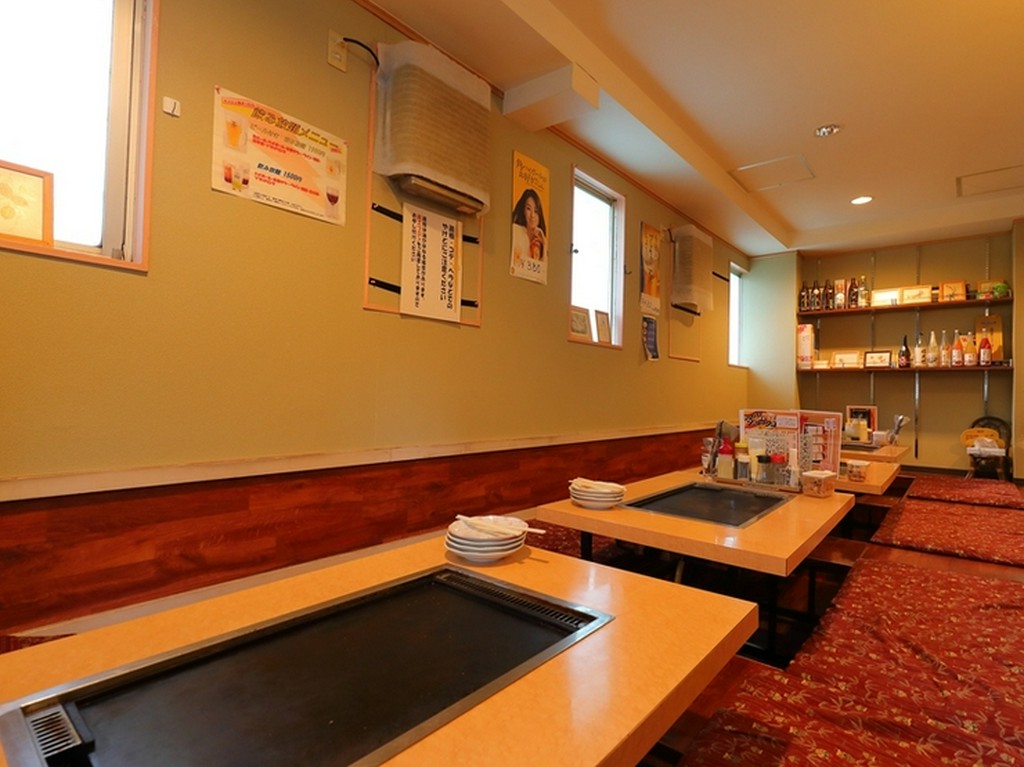 掘りごたつ式の座敷は疲れないから楽