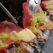 テーブル席も座敷もあり、鉄板を囲んで家族団らんの時間を過ごせます。豊富な具材が選べるお好み焼きも鉄板焼きも家族連れにピッタリ。最後はスイーツで締められます。大人から子供まで楽しめるお店です。