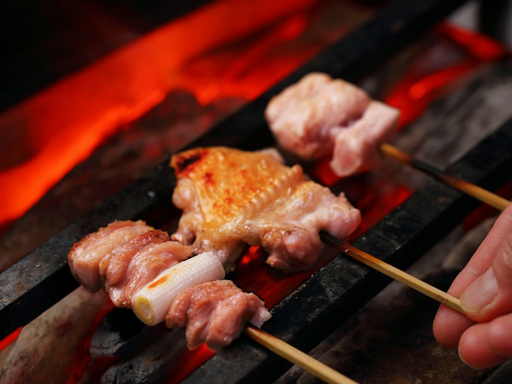 市場でおろしたての新鮮な鶏肉を毎日提供