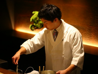 調理風景を眺めながら視覚と味覚で楽しむデートを！