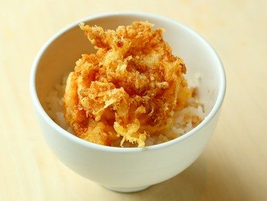 揚物専門店ならではのこだわり！『かき揚げ丼』は〆に