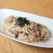 1人前990円 / 2～3人前1,490円
YAKI UDON
pan fried udon noodles w/ beef mushroom & scallion