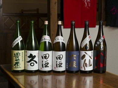 青森の地酒他、全国各地の銘酒が勢揃い