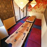 掘りごたつ式の個室は2部屋あり。予算に合わせたコースの提案も承っているので、接待をはじめ、大切なビジネスの席にも活躍してくれます。