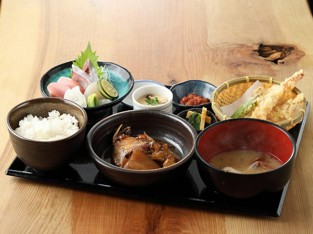 大満足間違いなし『肴とり定食』