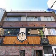 店舗の内装や雰囲気・料理・ドリンクまでこだわりながらも、価格はお手頃というギャップが見どころです。貸切などの団体さまから接待やデートなど、どのようなシチュエーションでも大満足間違いなしのお店です。