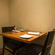 白を基調とした清潔感のある店内は、心から安らげる優しい空間。結婚記念日には、夫婦2人きりでのイタリアンディナーはいかがでしょうか。美味しい料理とワインをじっくりと堪能でき、素敵な時間を過ごせます。