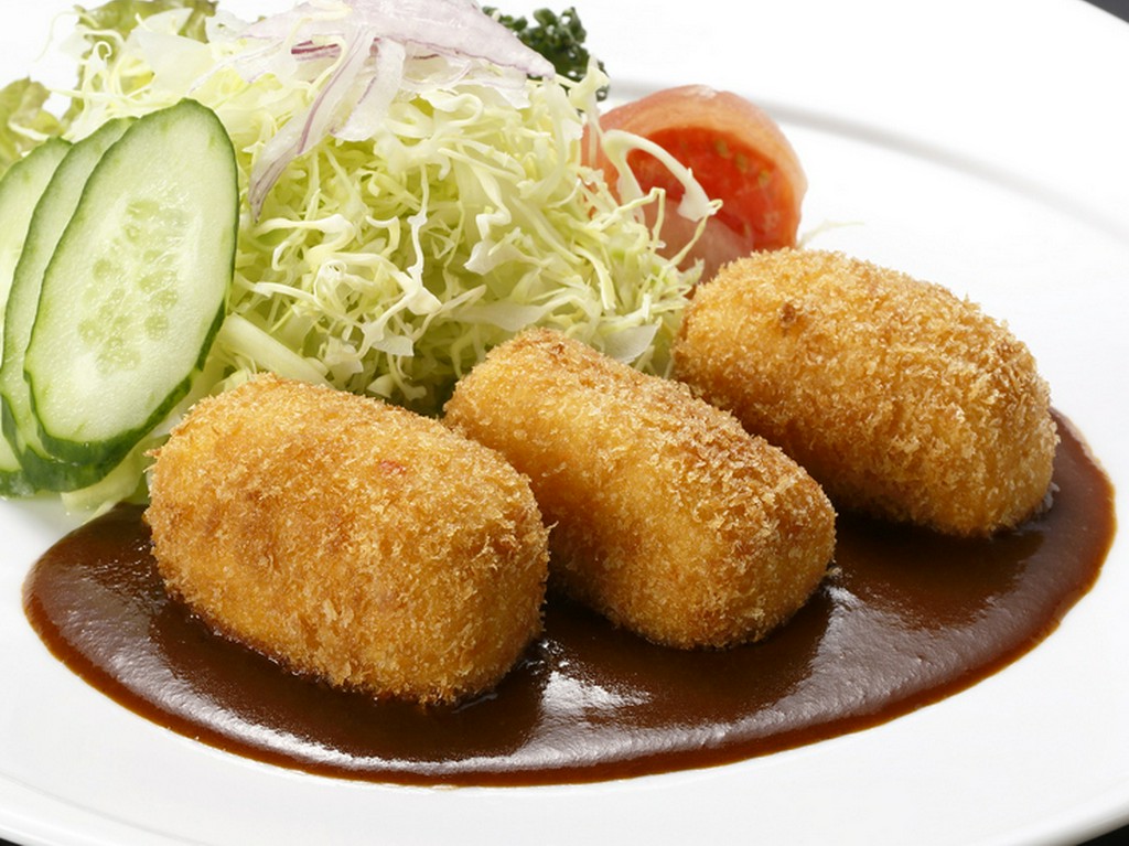 山陰で獲れたベニズワイガニをたっぷり使った手づくりコロッケ