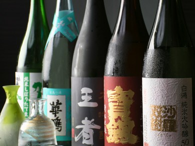 【花月】自慢の懐石料理に合わせた日本酒の数々をラインナップ