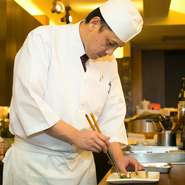 接待、結納、ご家族での会食など、ご利用シーンに合わせた料理やサービスの内容を考案しています。お客様のご希望に添った内容にしていきたいので、ご予算や人数、会の目的など、お気軽にご相談ください。

