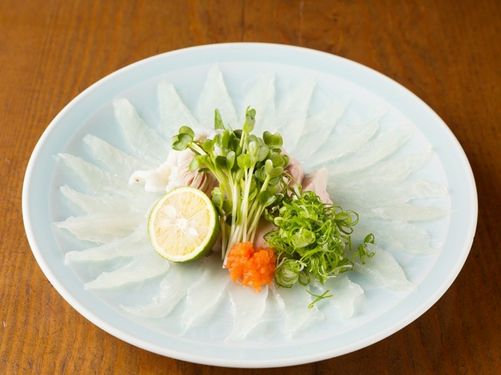 まずはこの料理！鮮度が自慢の『クロギの薄づくり』