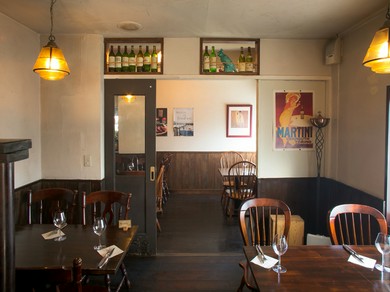 8名〜12名様の個室として利用できる、奥のスペース