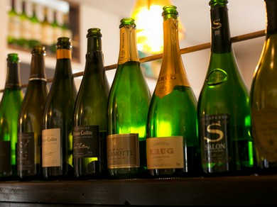 フランスでソムリエ資格を取得した中津留氏厳選のワイン