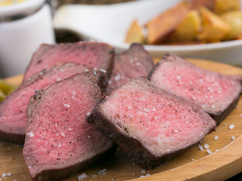 アンガスビーフの旨味を堪能『ロベール名物！　ステック＆フリット　1ポンド』