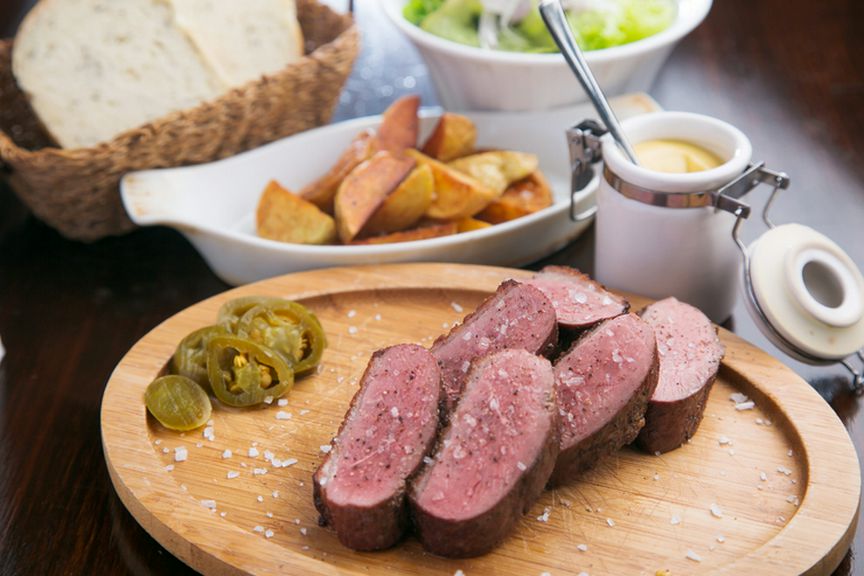 ジューシーで、口中に旨味が溢れる『鴨ロース(ハンガリー) 1枚』