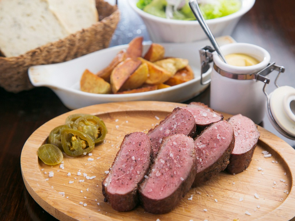 ジューシーで、口中に旨味が溢れる『鴨ロース（ハンガリー）　1枚』