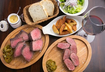 料理とワインがセットになったパーティプラン