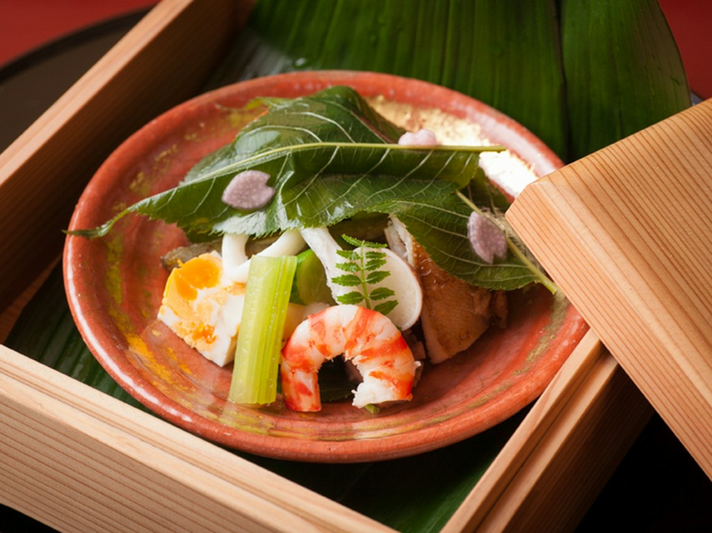 目で、香りで、そして味わいで季節の移ろいを表現。『八寸』