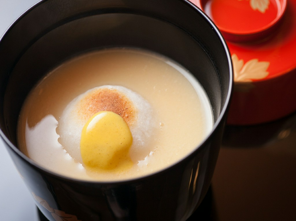 一子相伝。出汁も調味料も使わず素材の味を引き出す『白味噌雑煮』