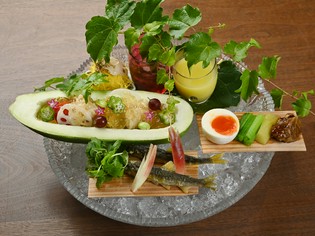 京野菜もふんだんに取り入れた彩り豊かな『八寸』