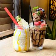 お店では5種類のオリジナルドリンクを用意。思わずSNSにアップしたくなるような可愛らしいドリンクは、見た目は勿論味もインパクト大。新作も随時発表され、常連さんをも飽きさせません。
