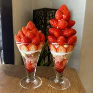 季節のフルーツパフェ只今は「いちごパフェ」です。数量限定。
NOMAL1750円、BIG2450円