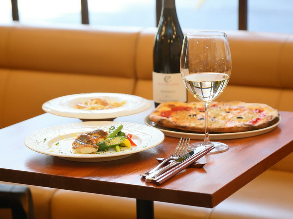 ボトルワインから手軽なグラスワインまで充実