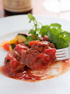 しっかりとした食べごたえの『牛フィレ肉のエミリア風』