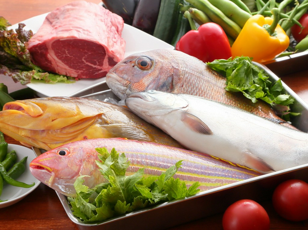 新鮮な「海の幸」に、有機栽培「野菜」。珠玉の食材でお届け