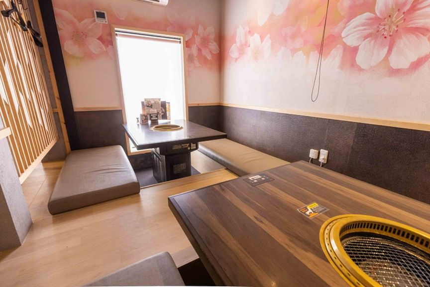 仲間や友人、家族と、靴を脱いでくつろぎのひとときを