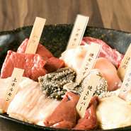 一度に7種類ものホルモンを堪能できる『ホルモン7種盛り』