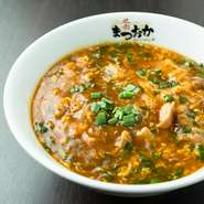 人気の裏メニューが満を持してグランドメニュー入り！　『ピリ辛ホルメン』