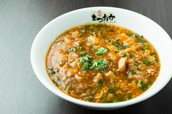 人気の裏メニューが満を持してグランドメニュー入り！　『ピリ辛ホルメン』