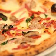 肉好きにはたまらないCIROの肉をすべてのせました！  モッツァレラ・バジリコ・ナポリサラミ・辛口ナポリサラミ・ハム・自家製サルシッチャ