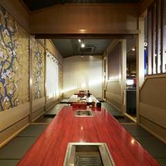 掘りごたつ席の座敷で、ゆったり愉しむお食事